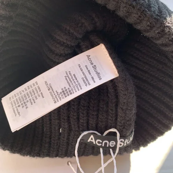 Acne Studios Classic Black Beanie – Timeless Cold Weather Must